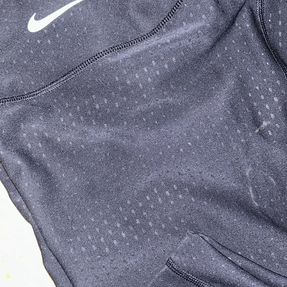 Nike women’s  Black Leggings - Picture 3 of 4